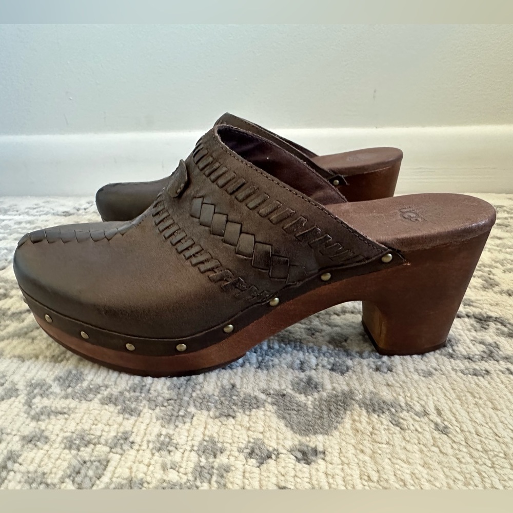NWOT UGG women’s leather mule clog